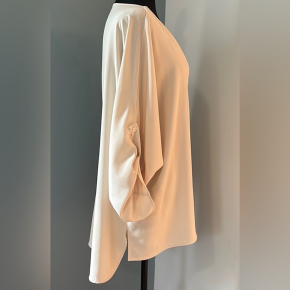 STUNNING TAB SLEEVE LIGHT AND AIRY HIGH LOW TUNIC - Picture 2 of 3